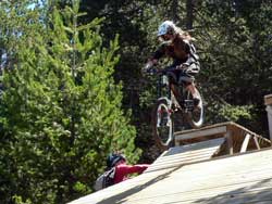 cycles et nature a vallnord pour la dh cup